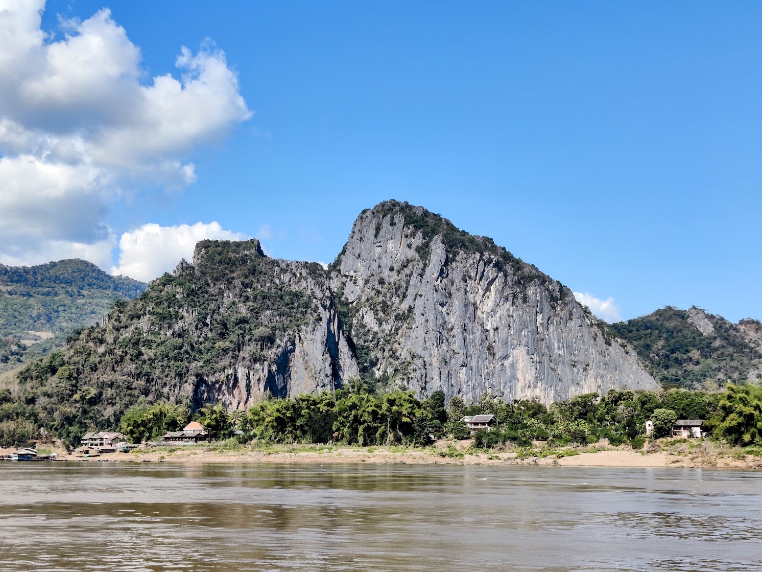 View on the way to the Pak Au caves.